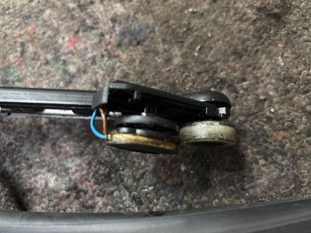 bontott VW TRANSPORTER Tolóajtó Sín Görgő