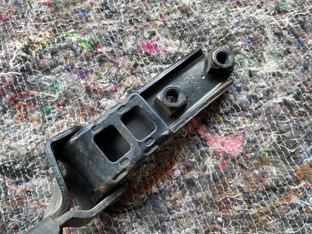 bontott VW TRANSPORTER Tolóajtó Sín Görgő