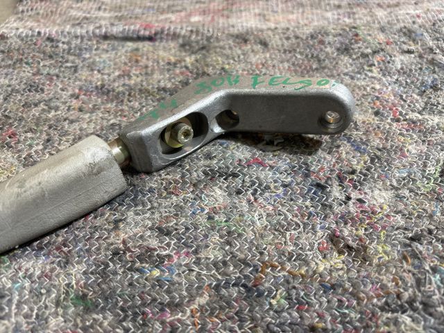 bontott VW TRANSPORTER Tolóajtó Sín Görgő