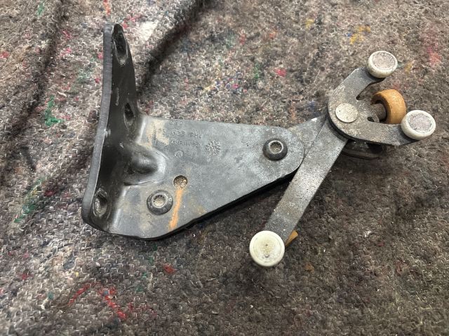 bontott VW TRANSPORTER Tolóajtó Sín Görgő