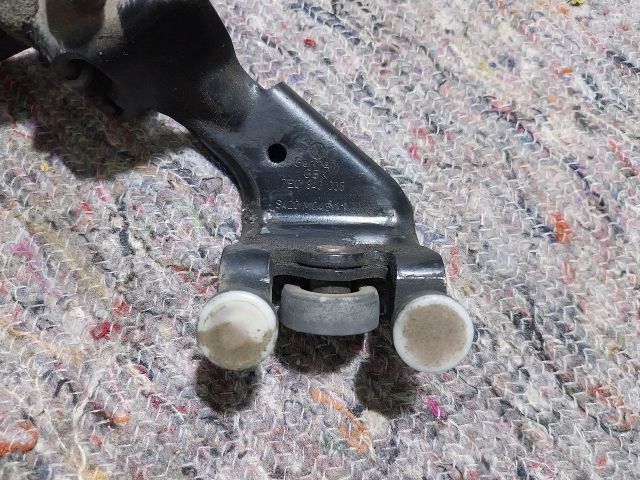 bontott VW TRANSPORTER Tolóajtó Sín Görgő