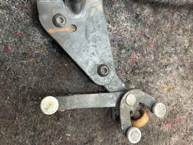 bontott VW TRANSPORTER Tolóajtó Sín Görgő