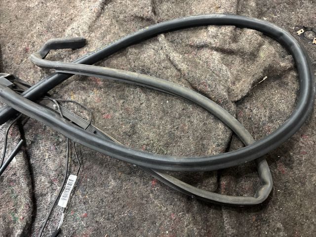 bontott VW TRANSPORTER Tolóajtó Sín Görgő