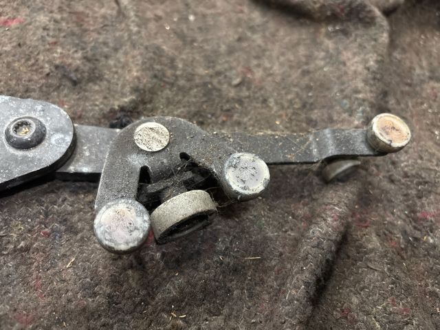 bontott VW TRANSPORTER Tolóajtó Sín Görgő