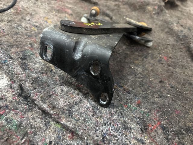 bontott VW TRANSPORTER Tolóajtó Sín Görgő