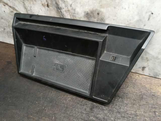 bontott VW TRANSPORTER USB Aljzat