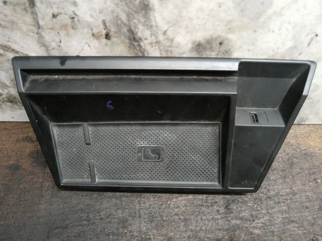 bontott VW TRANSPORTER USB Aljzat