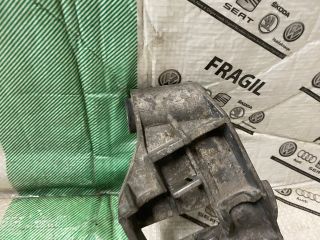 bontott VW TRANSPORTER Váltó Bowden Tartó Bak