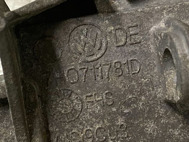 bontott VW TRANSPORTER Váltó Bowden Tartó Bak