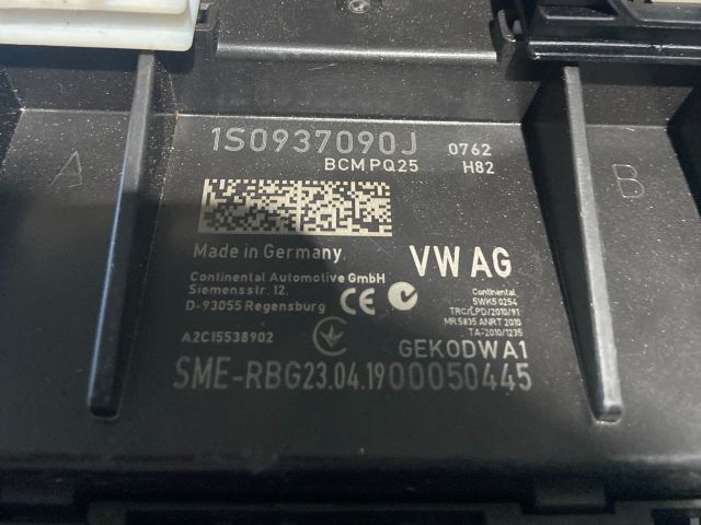 bontott VW UP Biztosítéktábla Motortér