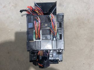 bontott VW UP Biztosítéktábla Motortér