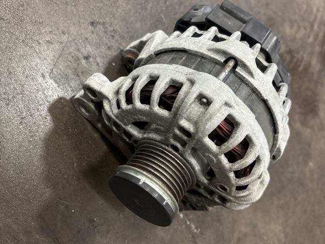 bontott VW UP Generátor