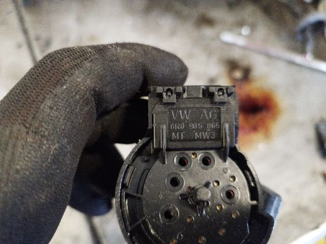 bontott VW UP Gyújtáskapcsoló Házzal