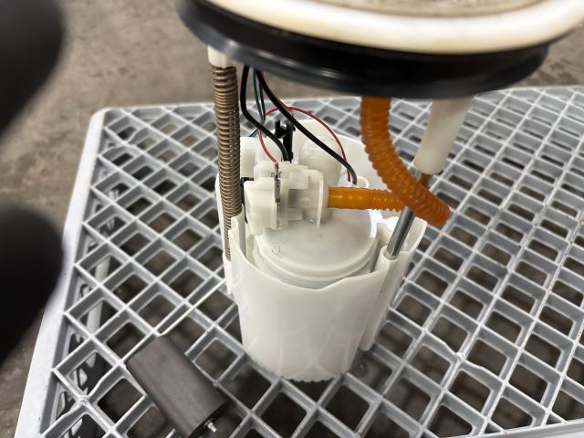 bontott VW UP Üzemanyag Szivattyú