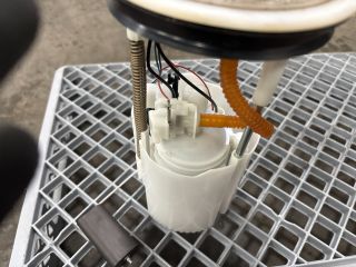 bontott VW UP Üzemanyag Szivattyú