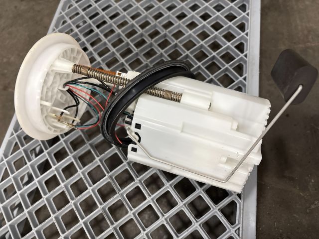 bontott VW UP Üzemanyag Szivattyú