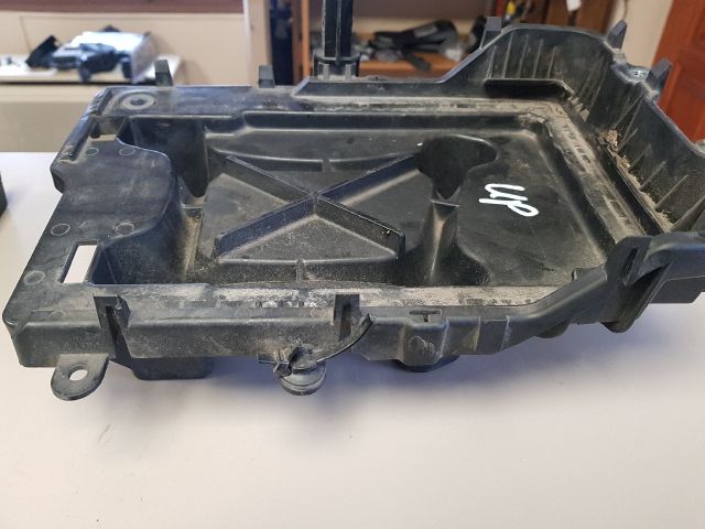 bontott VW UP Akkumulátor Tartó