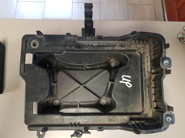 bontott VW UP Akkumulátor Tartó