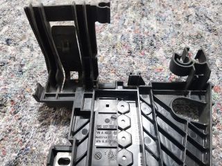 bontott VW UP Akkumulátor Tartó