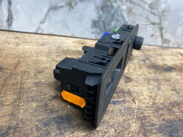 bontott VW UP Bal első Ablakemelő Kapcsoló