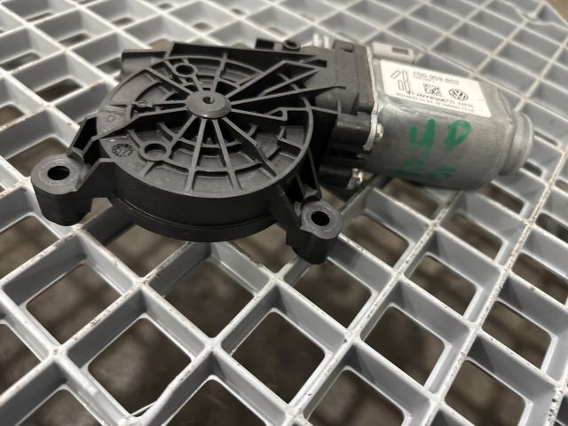 bontott VW UP Bal első Ablakemelő Motor