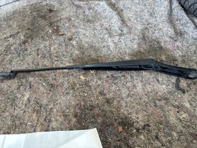 bontott VW UP Bal első Ablaktörlő Kar