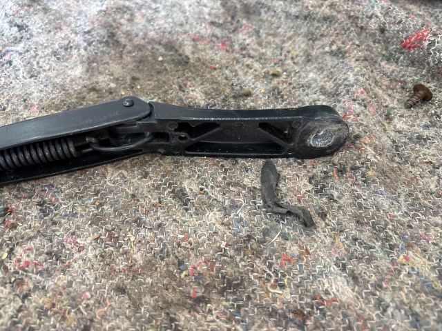 bontott VW UP Bal első Ablaktörlő Kar