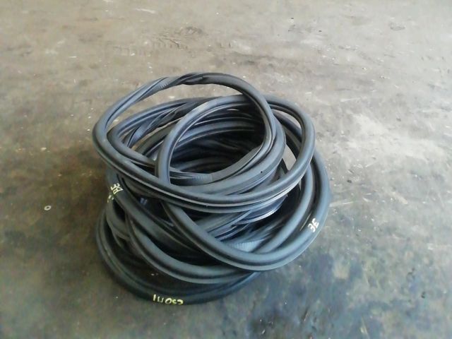 bontott VW UP Bal első Gumikéder