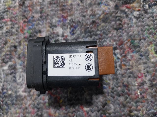 bontott VW UP Bal első Ülésfűtés Kapcsoló