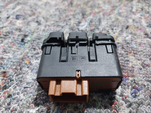 bontott VW UP Bal első Ülésfűtés Kapcsoló