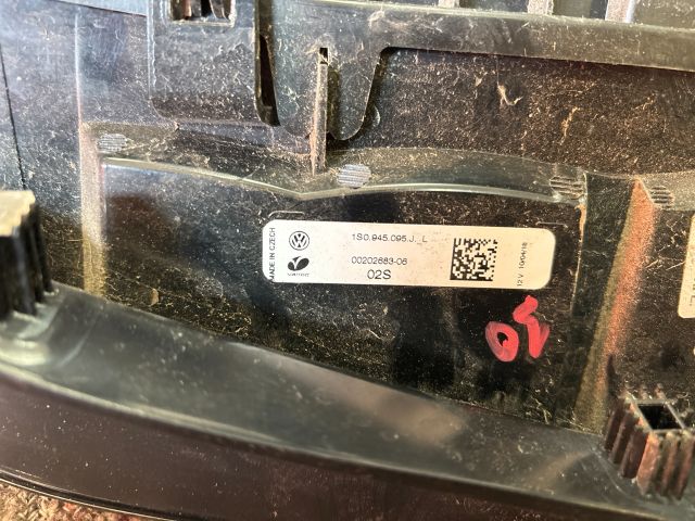 bontott VW UP Bal Hátsó Lámpa