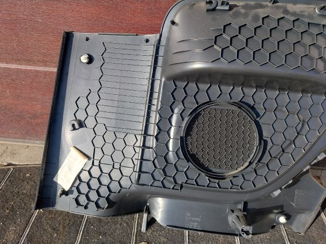 bontott VW UP Bal hátsó Ülés melletti Kárpit