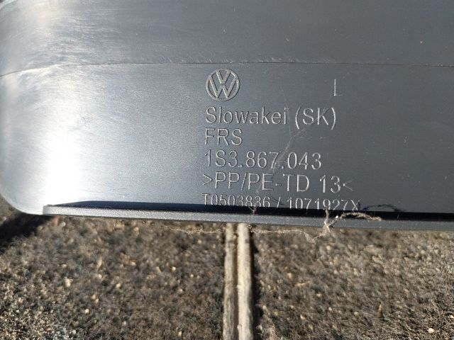 bontott VW UP Bal hátsó Ülés melletti Kárpit