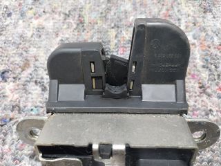 bontott VW UP Csomagtérajtó Zárbetét