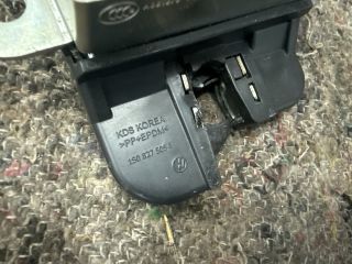 bontott VW UP Csomagtérajtó Zárbetét