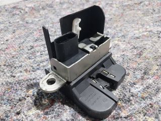 bontott VW UP Csomagtérajtó Zárbetét