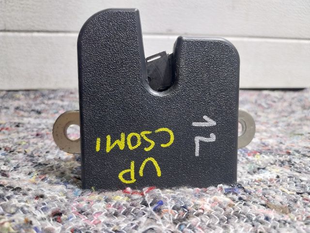 bontott VW UP Csomagtérajtó Zárbetét