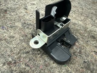 bontott VW UP Csomagtérajtó Zárbetét