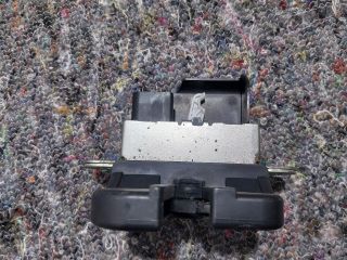 bontott VW UP Csomagtérajtó Zárbetét