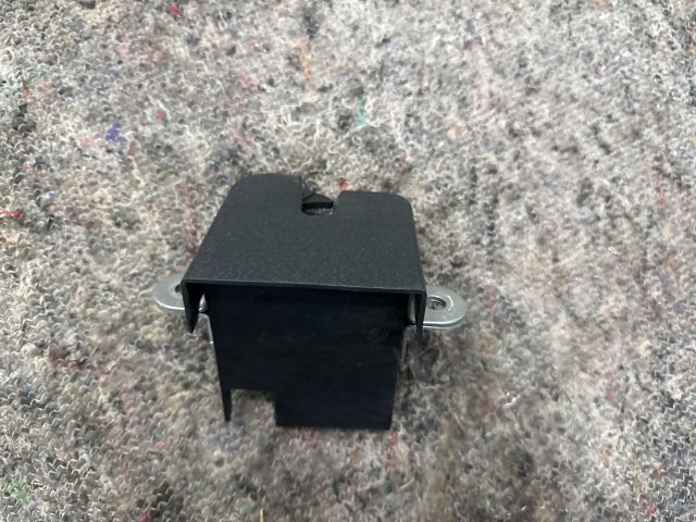 bontott VW UP Csomagtérajtó Zárbetét