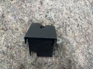 bontott VW UP Csomagtérajtó Zárbetét