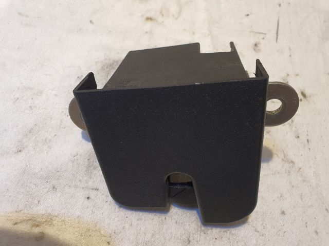 bontott VW UP Csomagtérajtó Zárszerkezet