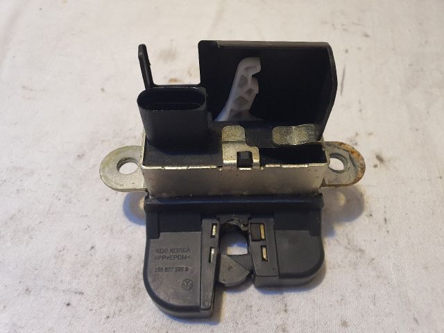 bontott VW UP Csomagtérajtó Zárszerkezet