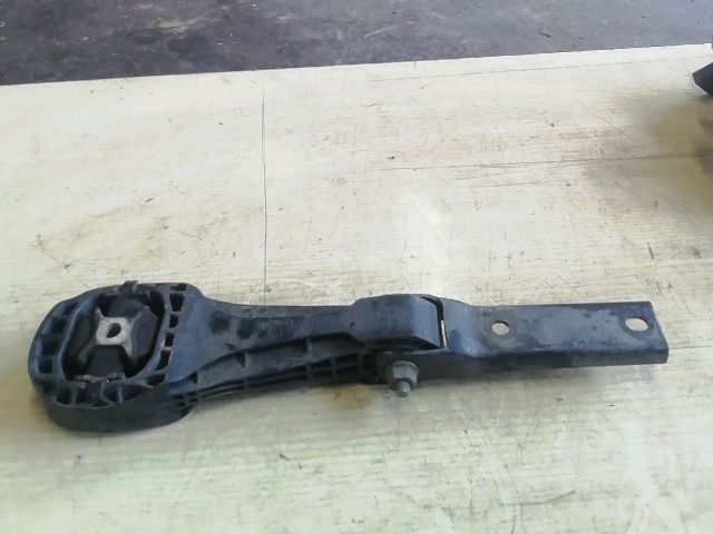 bontott VW UP Motor Tartó Bak (Fém)