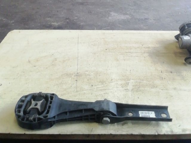 bontott VW UP Motor Tartó Bak (Fém)