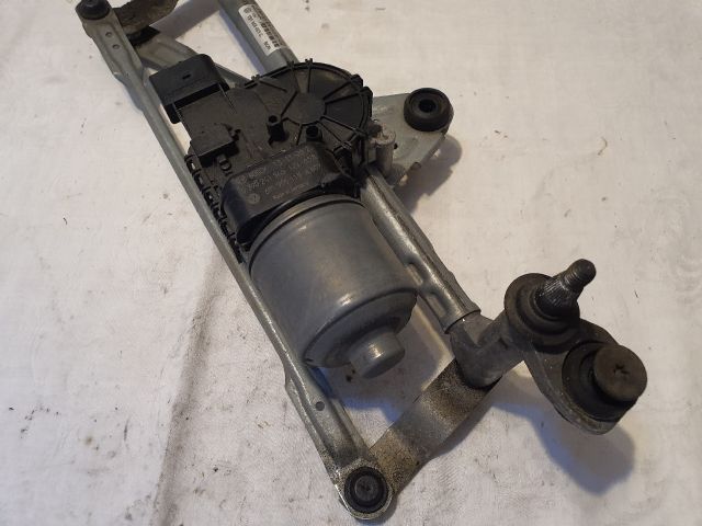 bontott VW UP Első Ablaktörlő Szerkezet Motorral