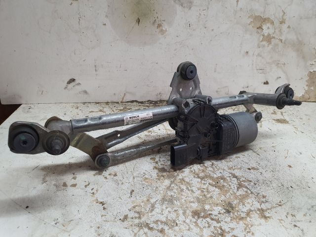 bontott VW UP Első Ablaktörlő Szerkezet Motorral