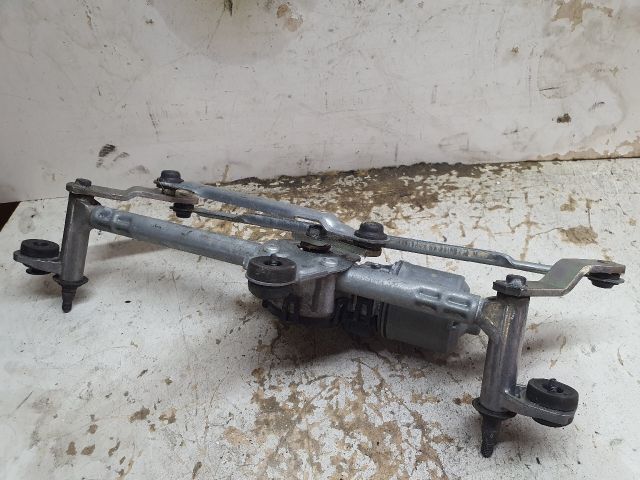 bontott VW UP Első Ablaktörlő Szerkezet Motorral