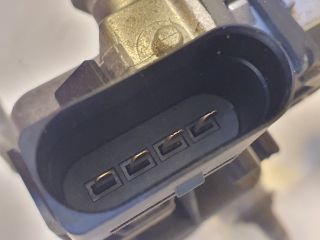 bontott VW UP Első Ablaktörlő Szerkezet Motorral