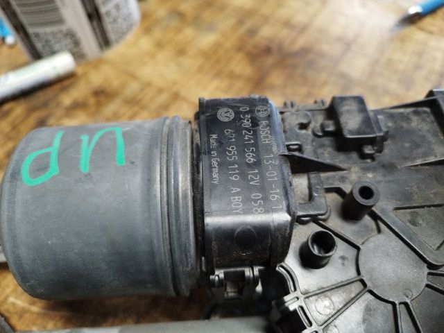 bontott VW UP Első Ablaktörlő Szerkezet Motorral